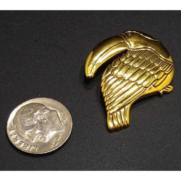 Signed LAUREL BURCH Goldtone Polished TUCAN Shape Pin Brooch - Picture 3 of 6